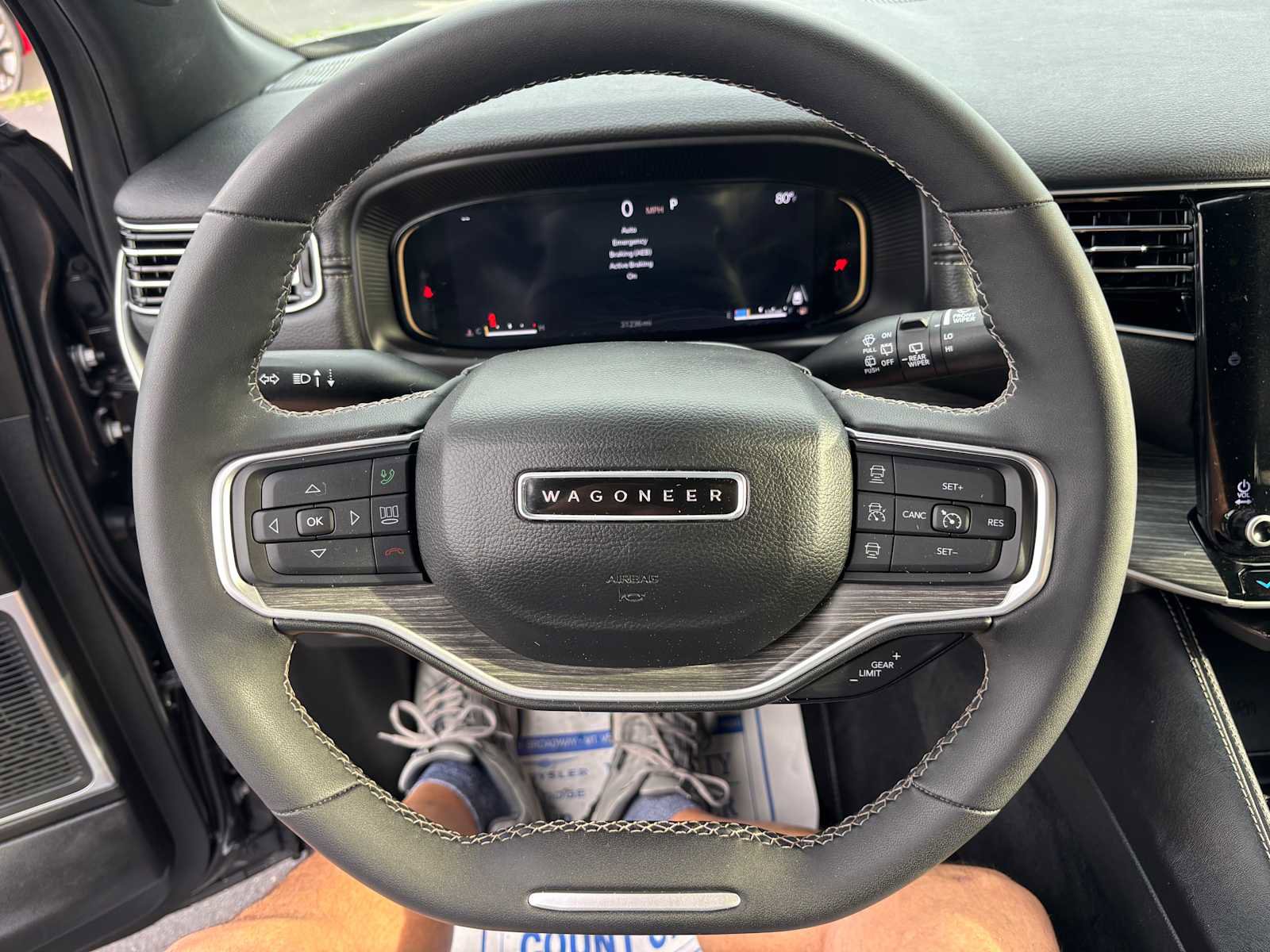 Certified 2024 Jeep Wagoneer L Series III w/ Flexible Seating Group image 28