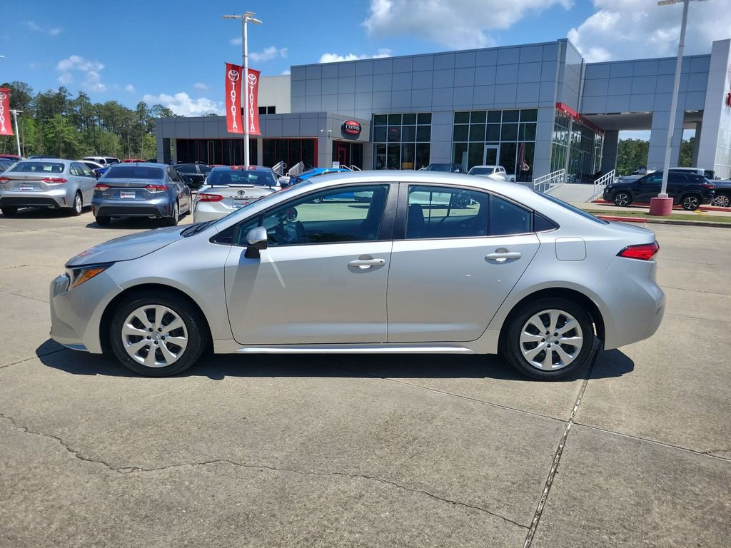 Used 2024 Toyota Corolla LE image 2