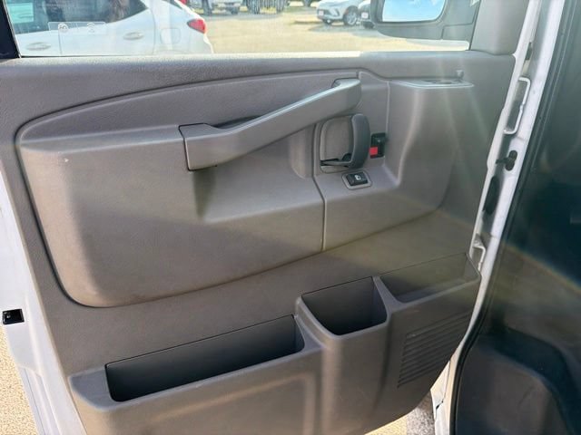 Used 2021 Chevrolet Express 3500 w/ Driver Convenience Package RWD image 11