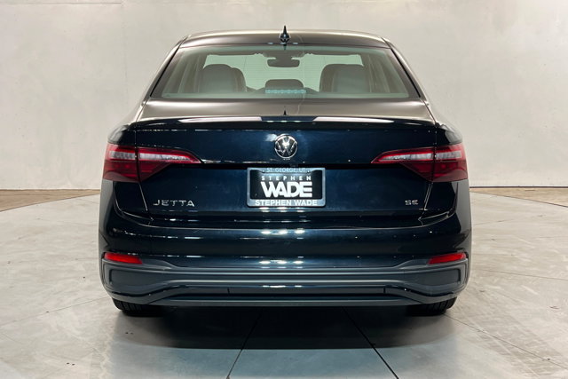Used 2024 Volkswagen Jetta SE FWD image 4