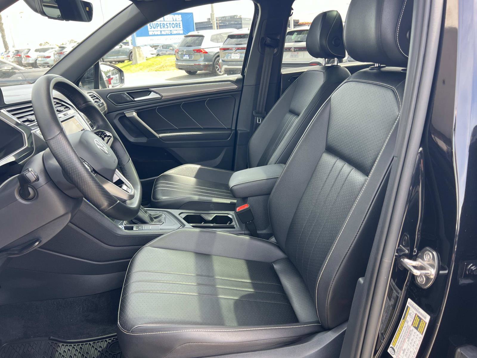 Certified 2022 Volkswagen Tiguan SE R-Line FWD image 18