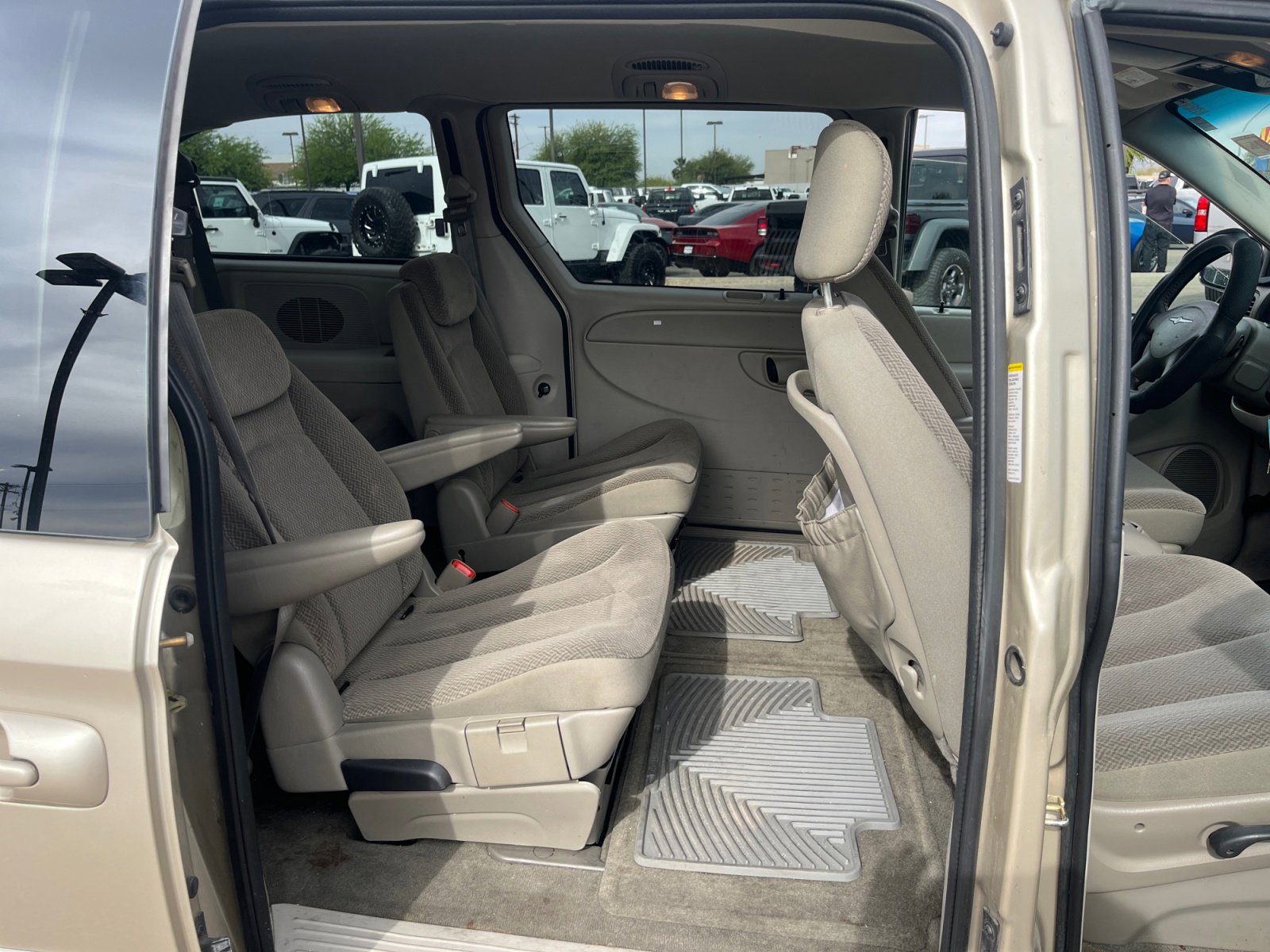 Used 2005 Chrysler Town & Country Touring w/ Trailer Tow Group image 18