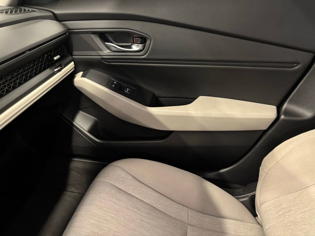 Used 2023 Honda Accord EX image 15