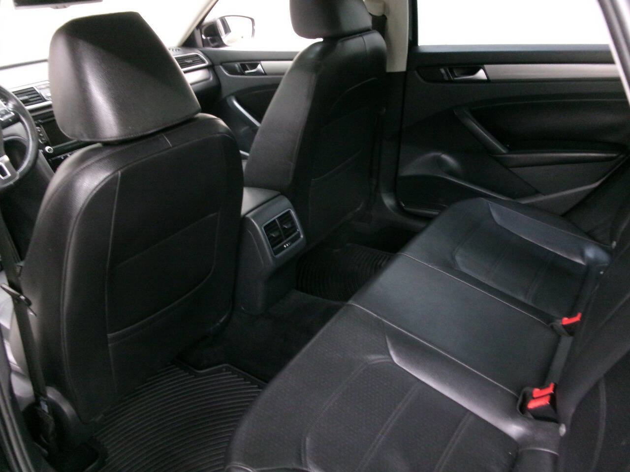 Used 2014 Volkswagen Passat 2.5 SE FWD image 18