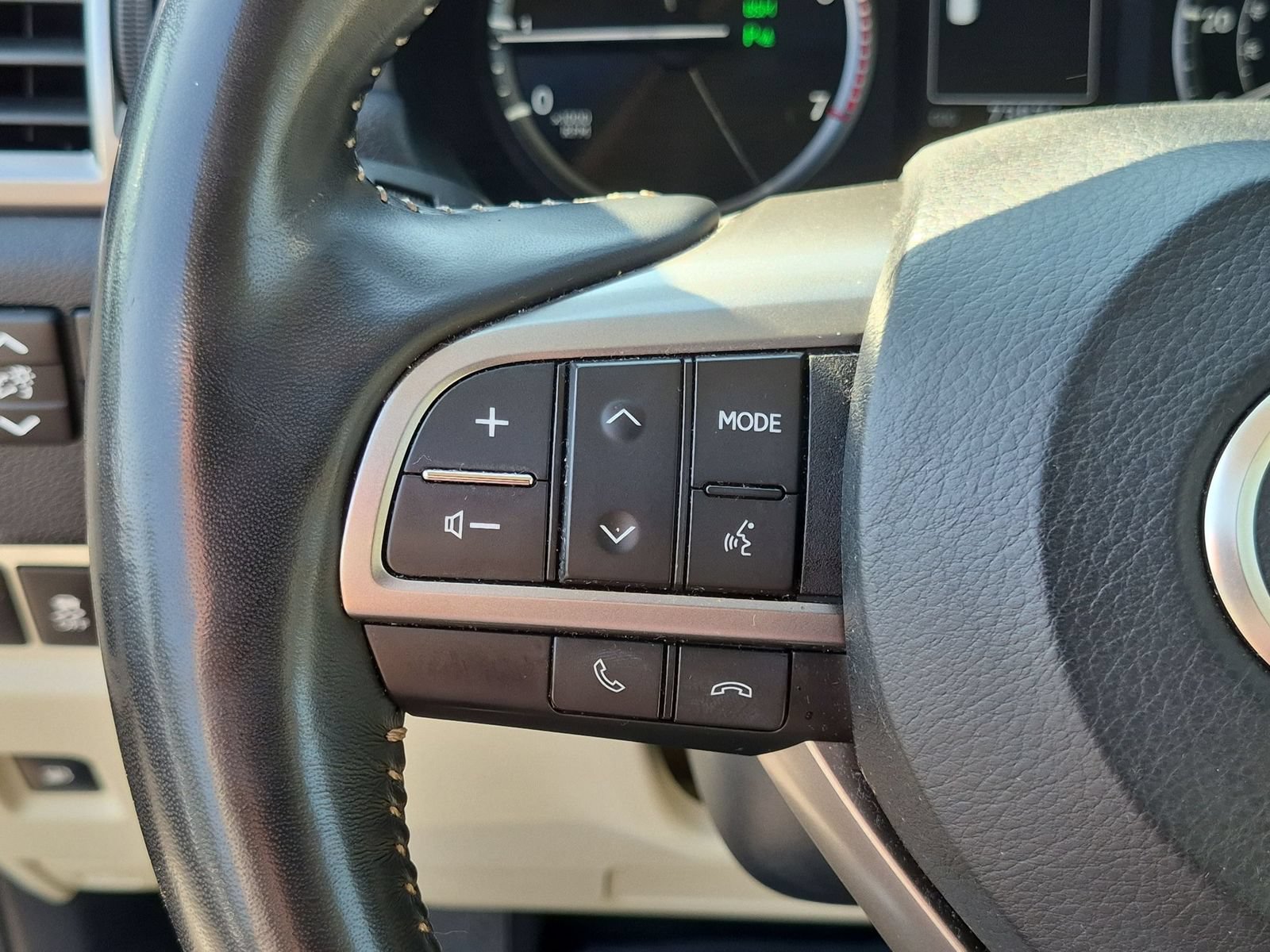 Used 2022 Lexus GX 460 Premium w/ Accessory Package AWD/4WD image 16