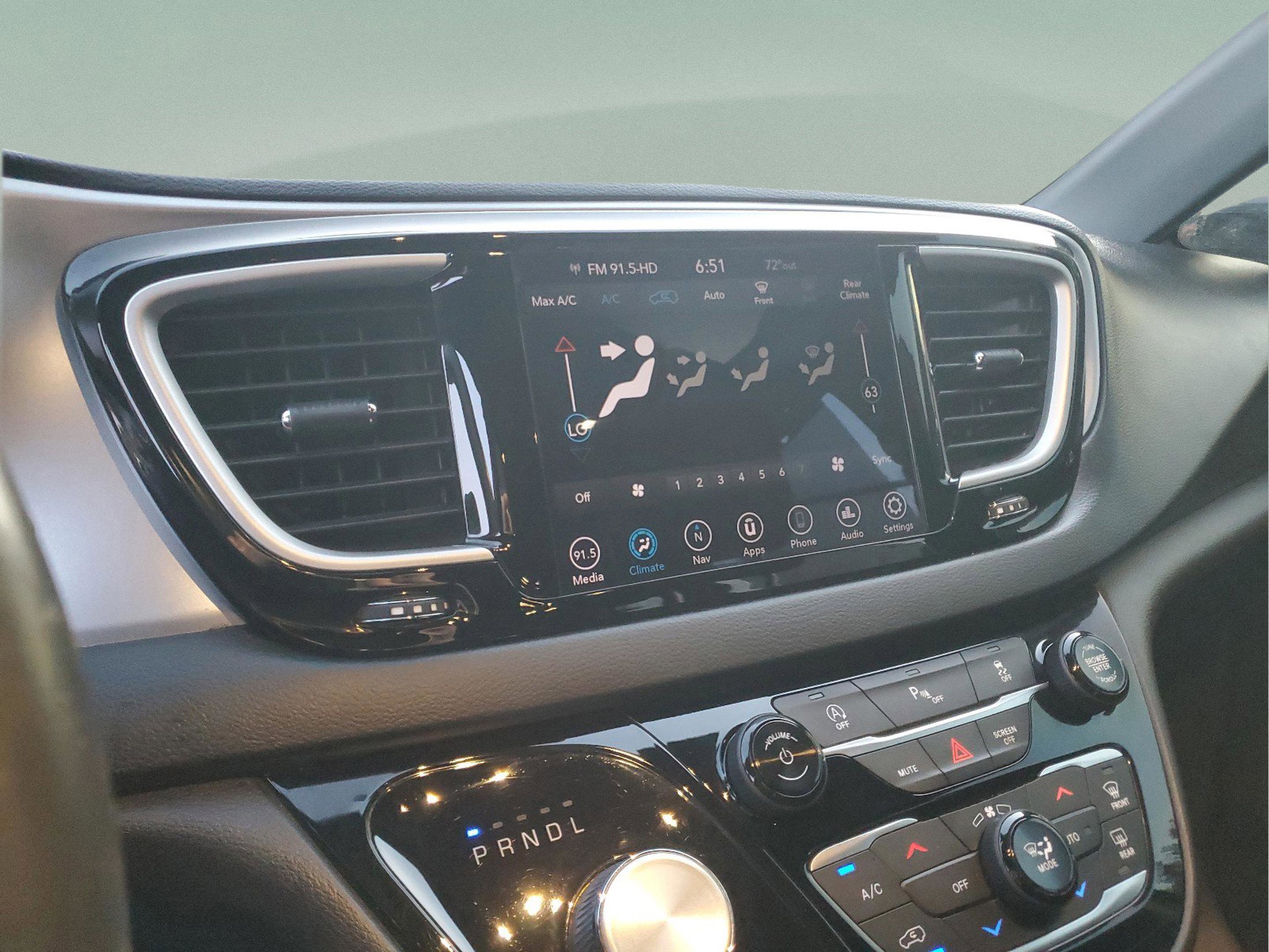 Used 2020 Chrysler Pacifica Touring w/ S Appearance Package FWD image 17