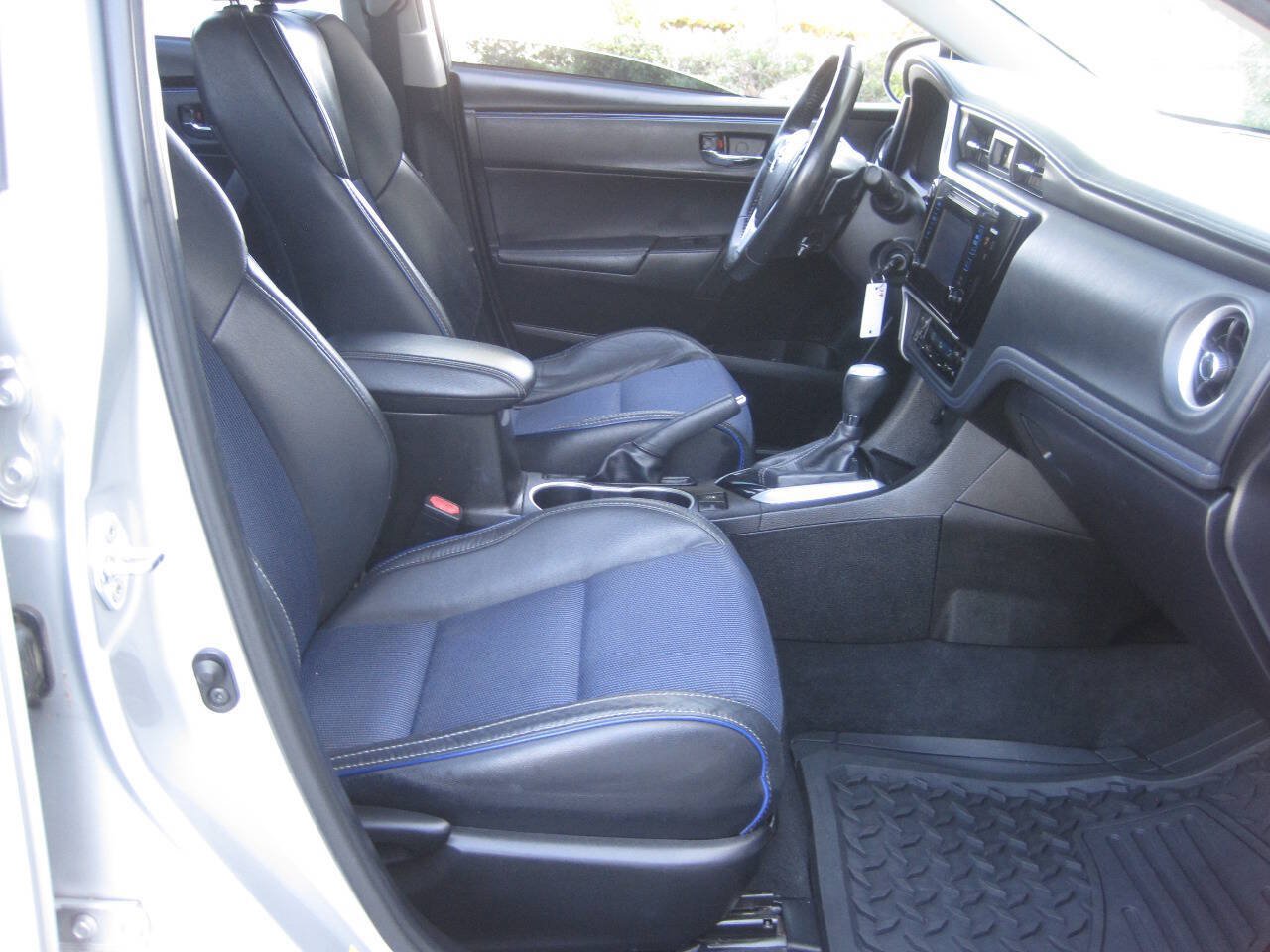 Used 2017 Toyota Corolla SE w/ Protection Package FWD image 27