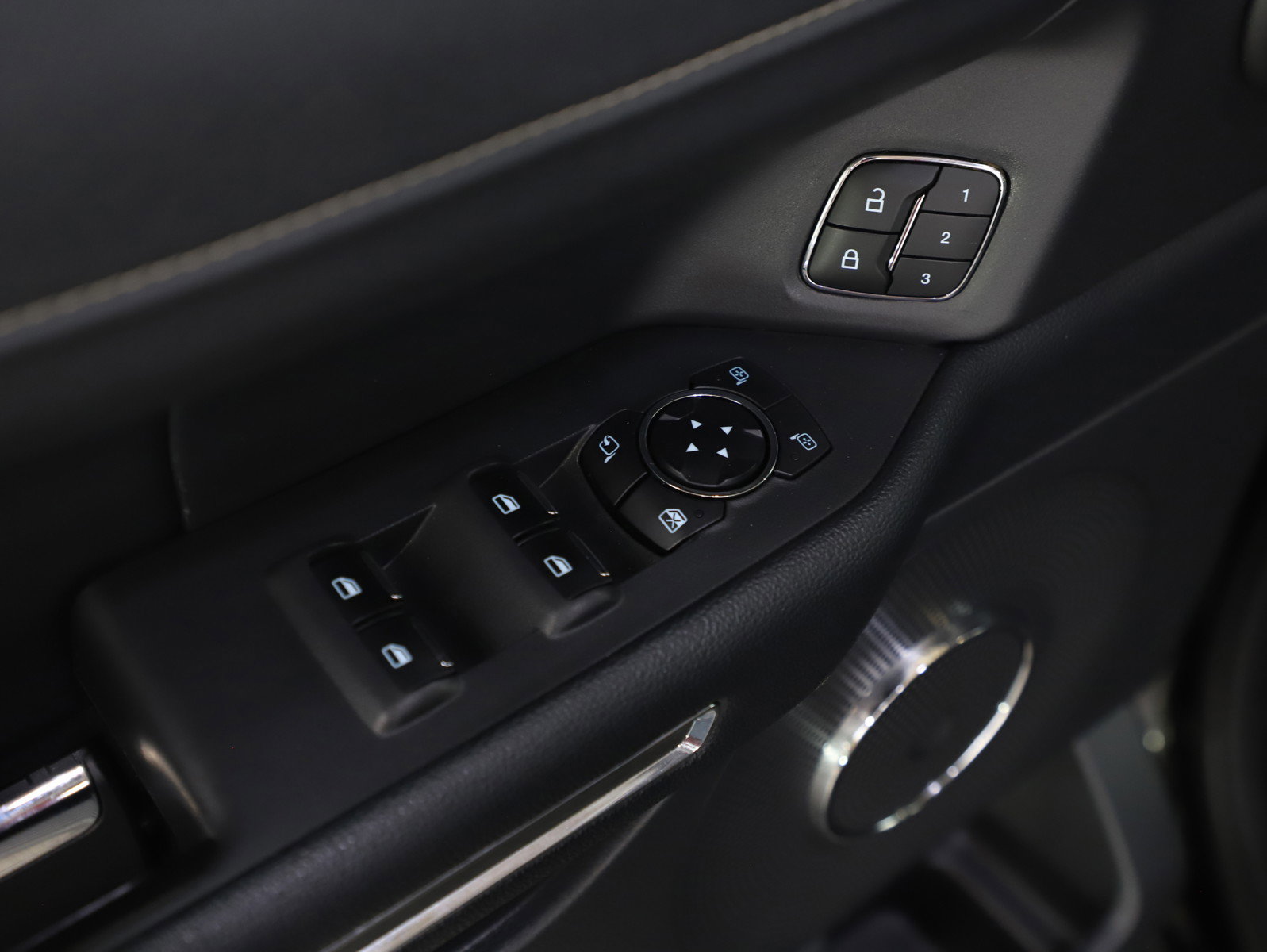 Used 2024 Ford Expedition Max XLT image 23