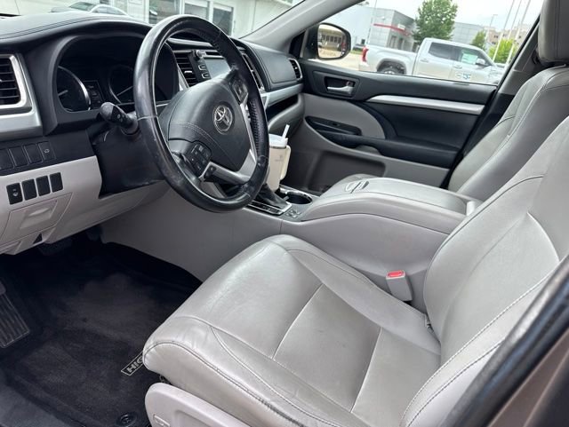 Used 2015 Toyota Highlander XLE FWD image 29