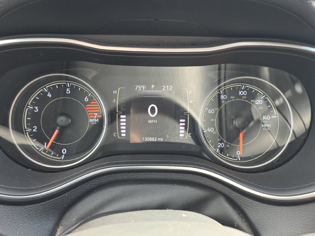 Used 2019 Jeep Cherokee Latitude Plus AWD/4WD image 10
