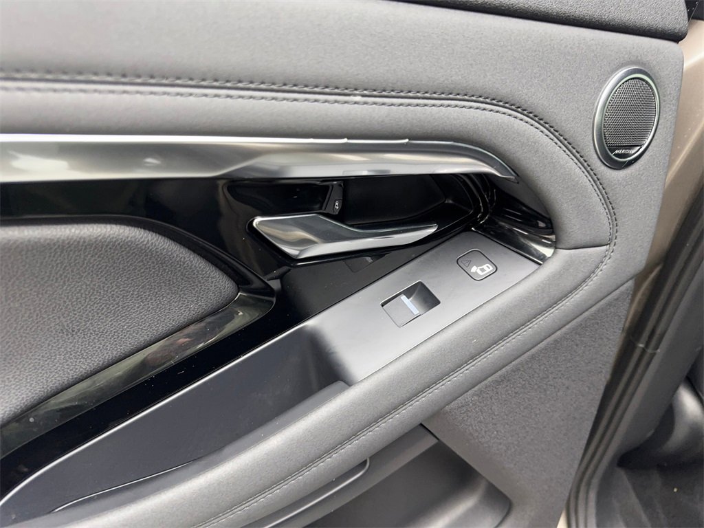 Used 2021 Land Rover Range Rover Evoque R-Dynamic SE image 38