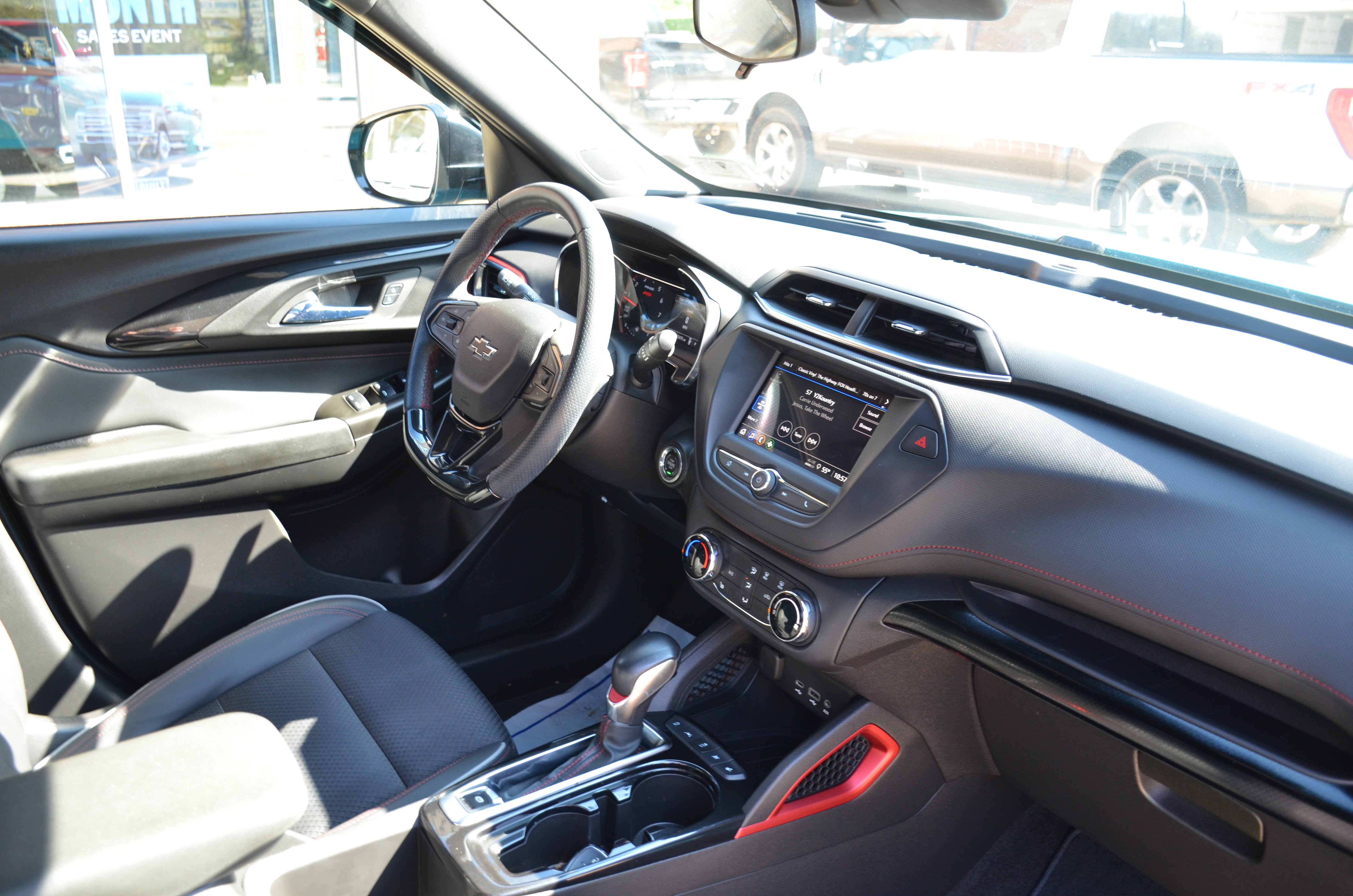 Used 2022 Chevrolet TrailBlazer RS image 28