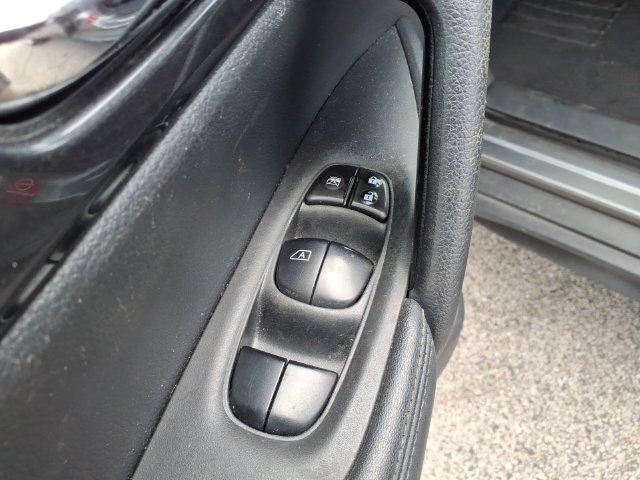 Used 2018 Nissan Rogue S FWD image 12