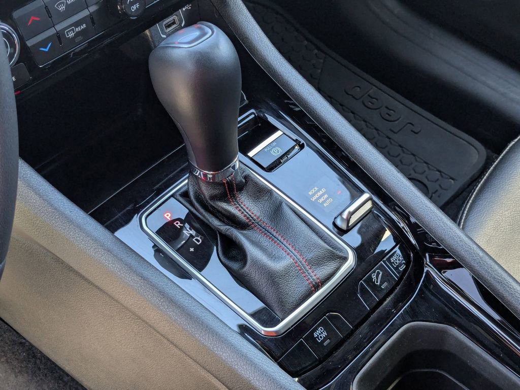 Used 2025 Jeep Compass Trailhawk AWD/4WD image 22