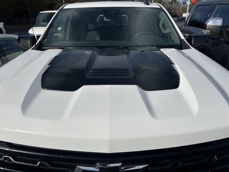 Used 2025 Chevrolet Silverado 1500 LT Trail Boss w/ Convenience Package II AWD/4WD image 4