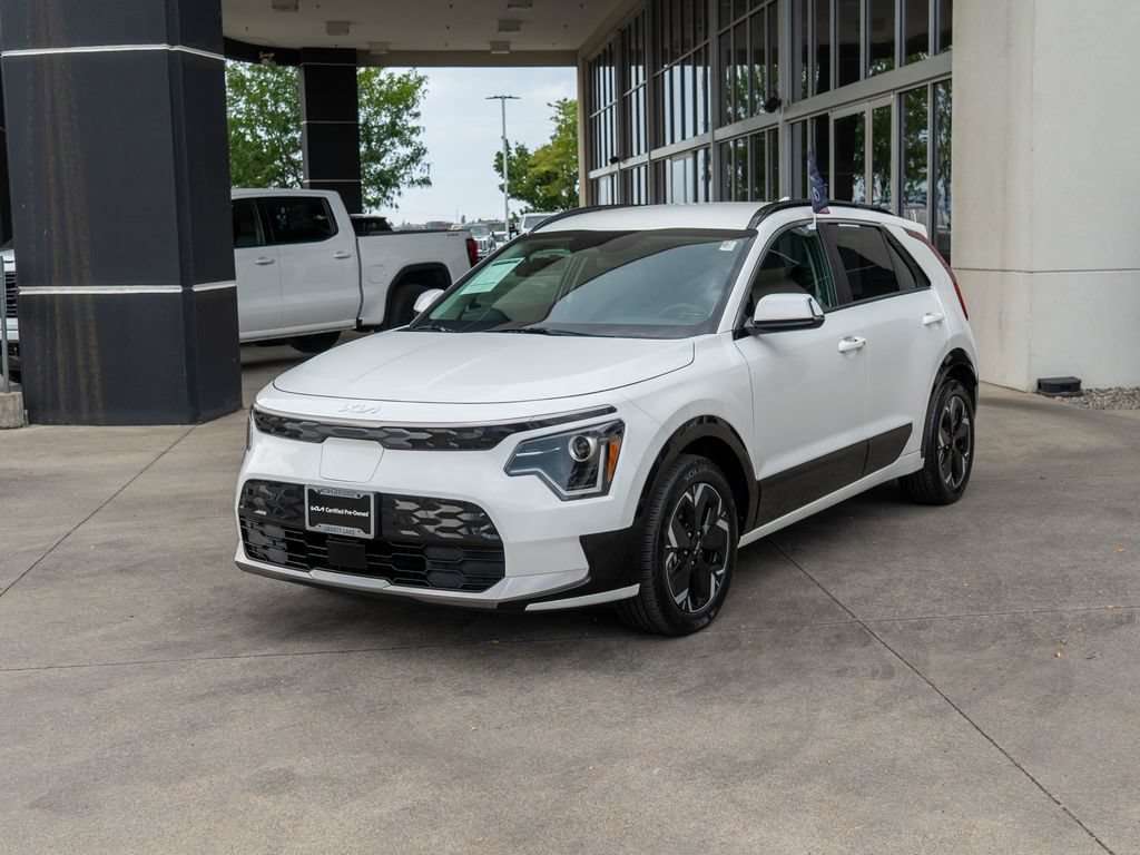 Certified 2024 Kia Niro Wind FWD image 3