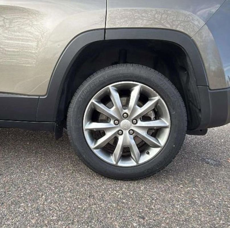 Used 2018 Jeep Cherokee Limited image 21