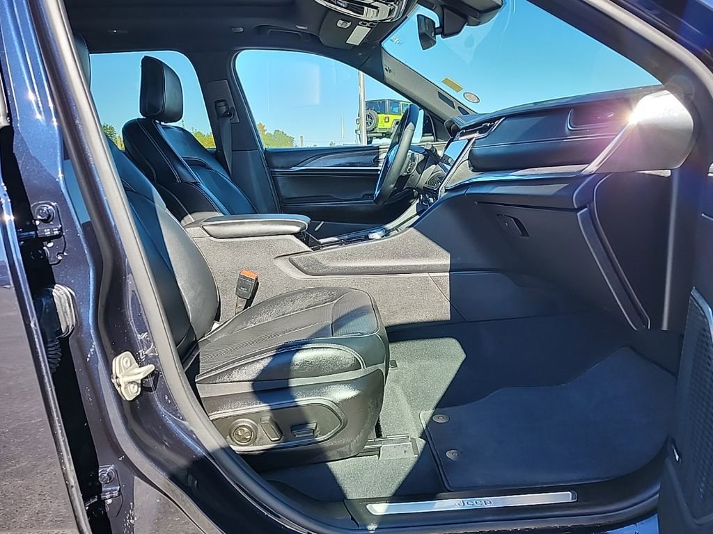 Certified 2024 Jeep Grand Cherokee Overland image 16