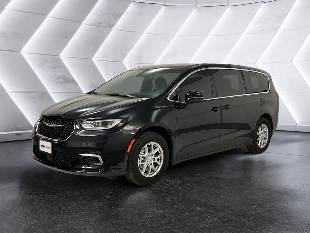 Used 2026 Chrysler Pacifica Select FWD image 3