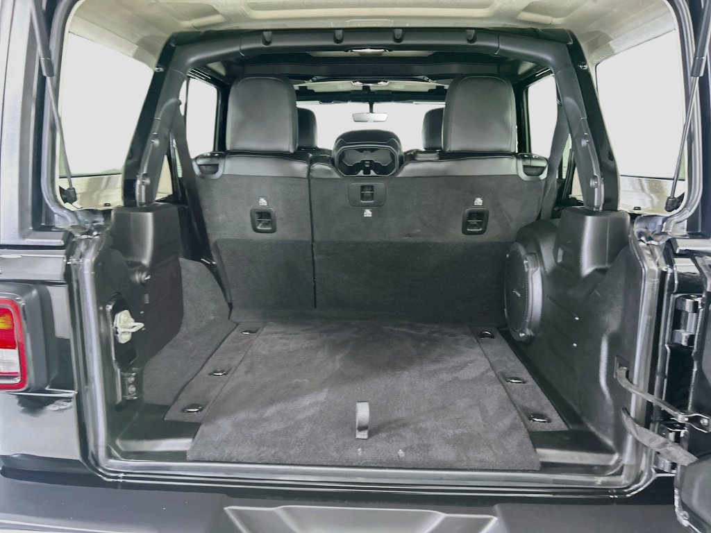 Used 2023 Jeep Wrangler Unlimited Rubicon w/ Cold Weather Group AWD/4WD image 27