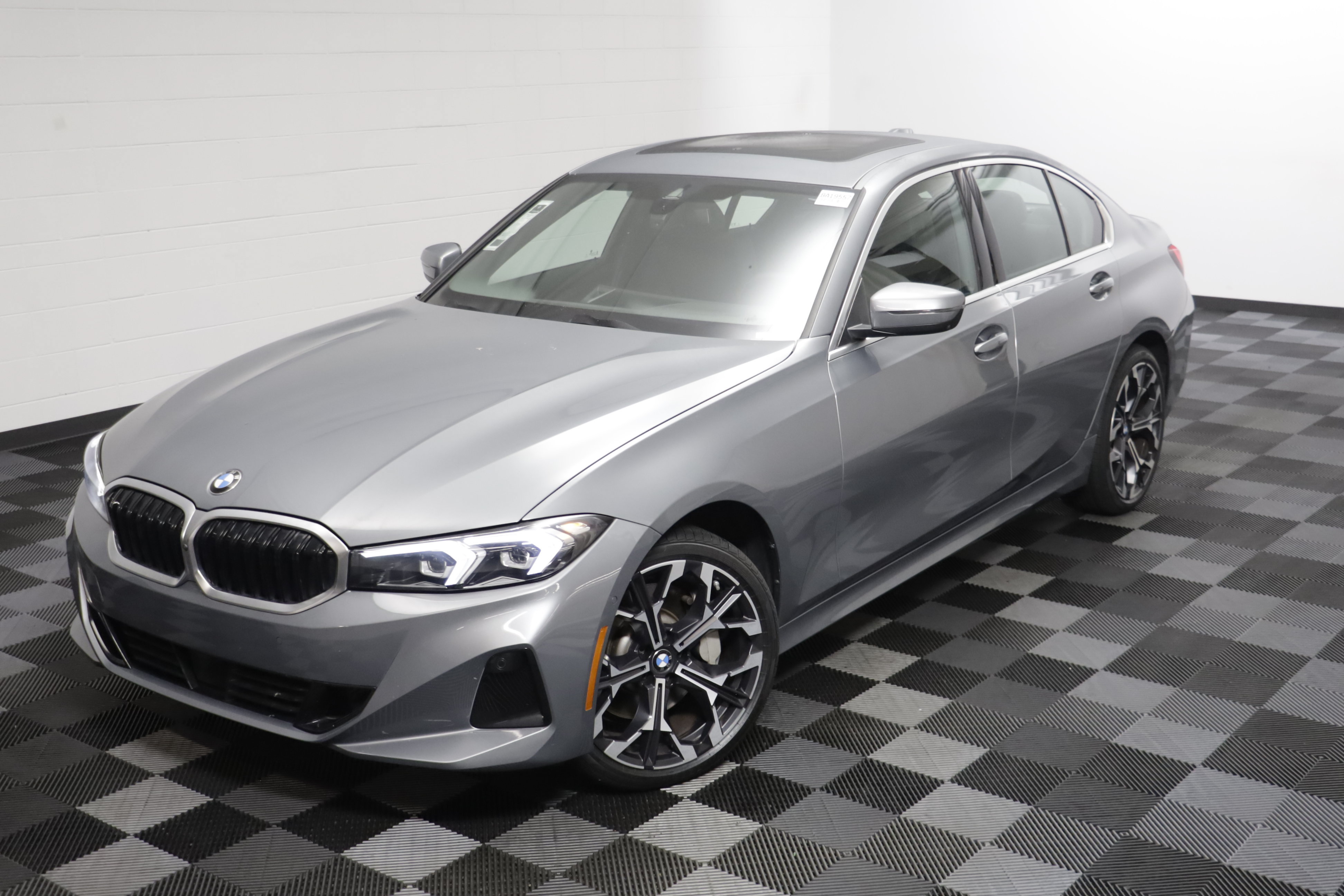 Used 2025 BMW 330i xDrive Sedan AWD/4WD image 2