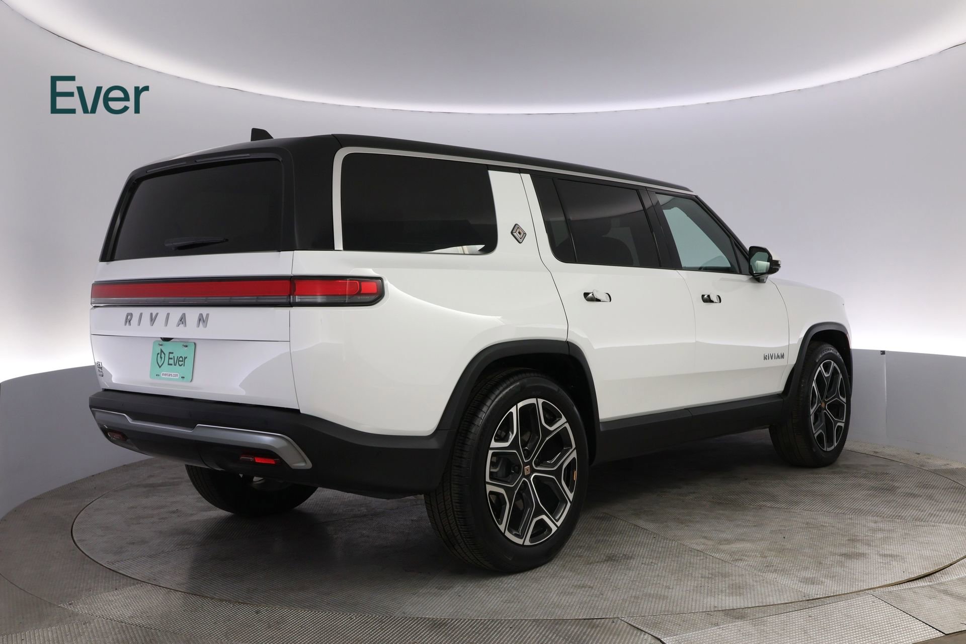 Used 2025 Rivian R1S Adventure AWD/4WD image 3