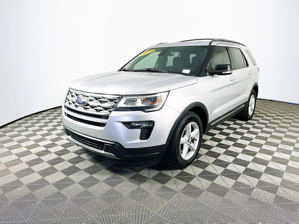 Used 2018 Ford Explorer XLT w/ Equipment Group 201A image 5