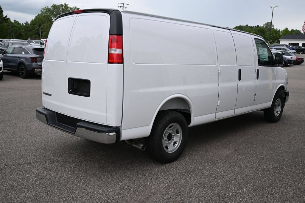 New 2026 Chevrolet Express 2500 Extended w/ Driver Convenience Package RWD image 5