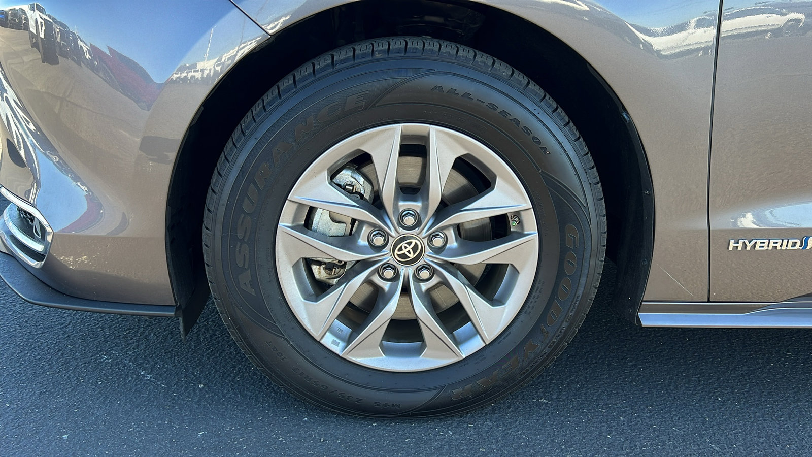 Used 2021 Toyota Sienna XLE image 11