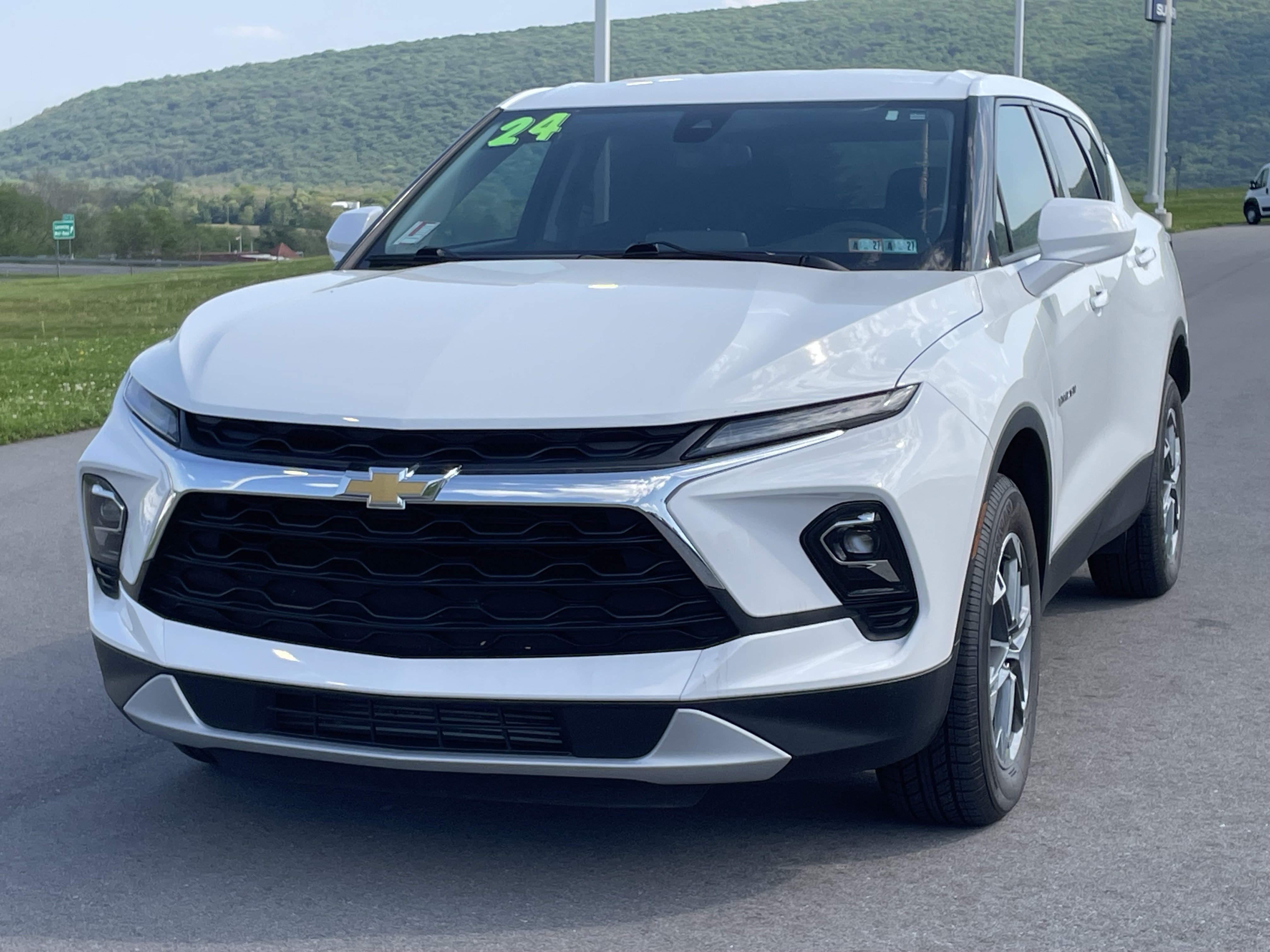 Used 2024 Chevrolet Blazer LT AWD/4WD image 8