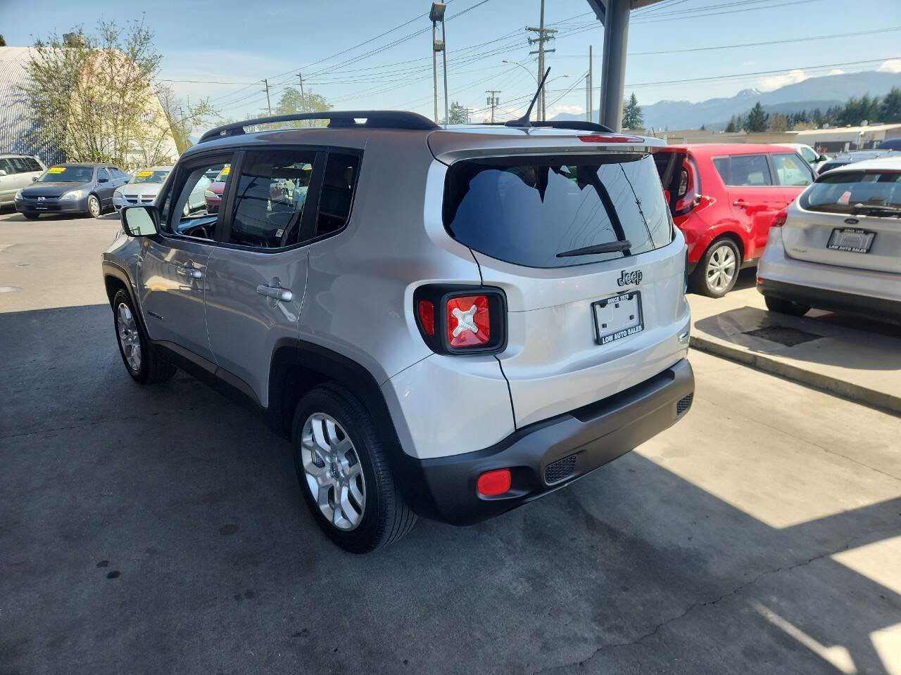 Used 2015 Jeep Renegade Latitude image 4