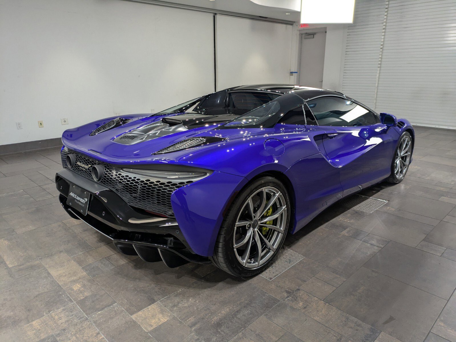 Used 2025 McLaren Artura Spider image 24