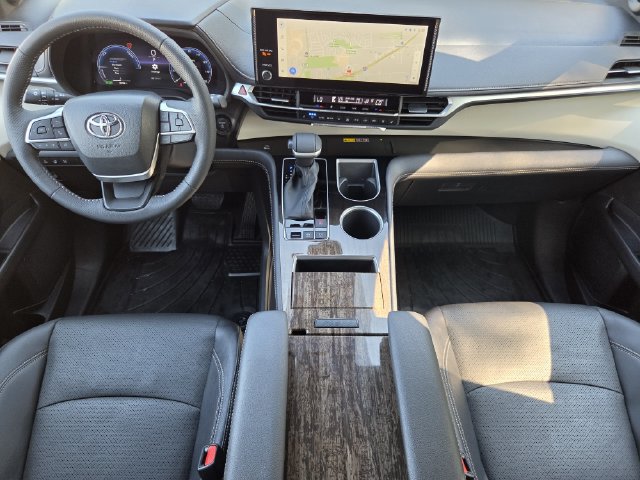 Used 2026 Toyota Sienna Platinum AWD/4WD image 24