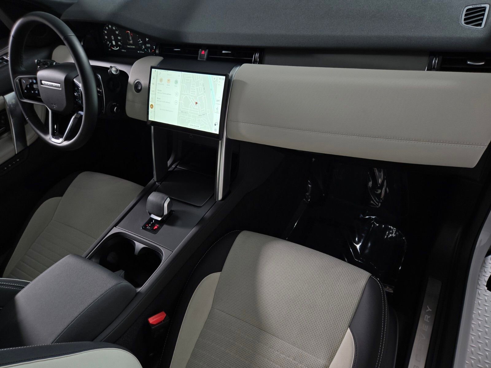 Used 2025 Land Rover Discovery Sport Dynamic SE AWD/4WD image 19