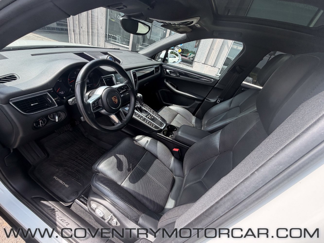 Used 2018 Porsche Macan Sport Edition AWD/4WD image 29