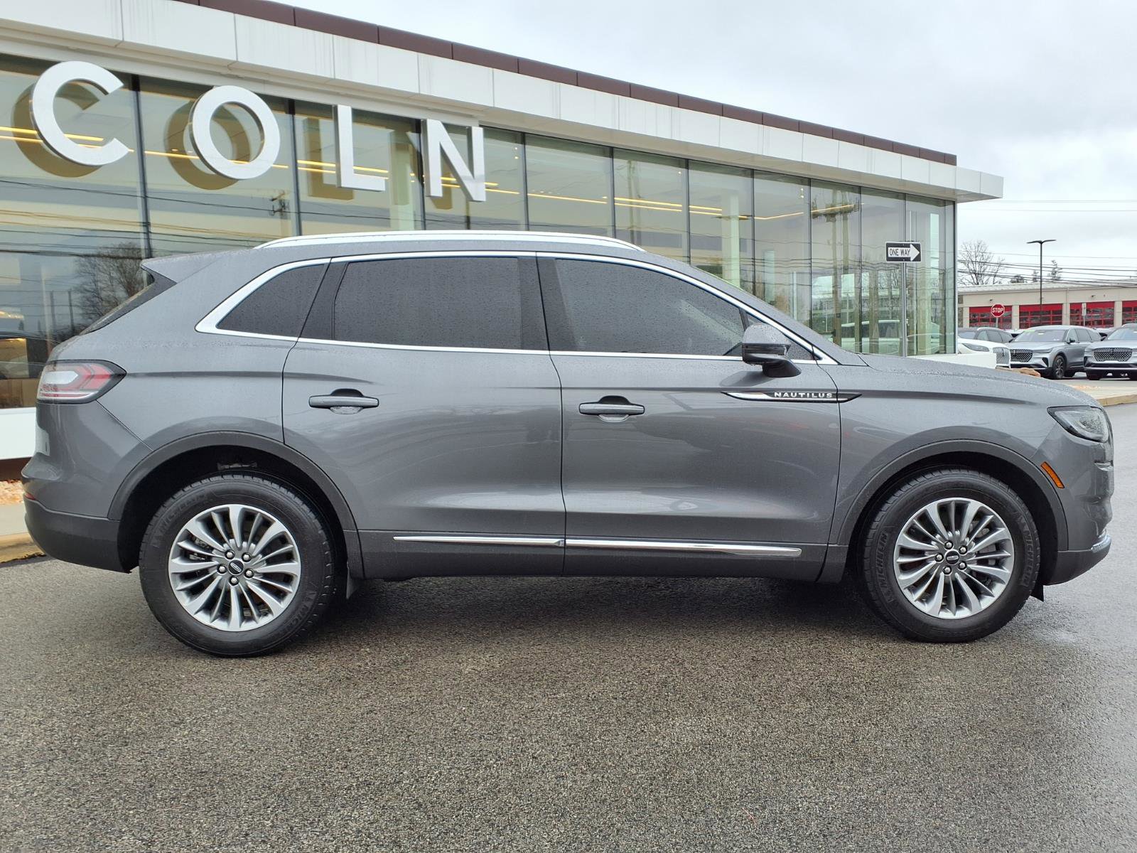 Certified 2022 Lincoln Nautilus Reserve image 3