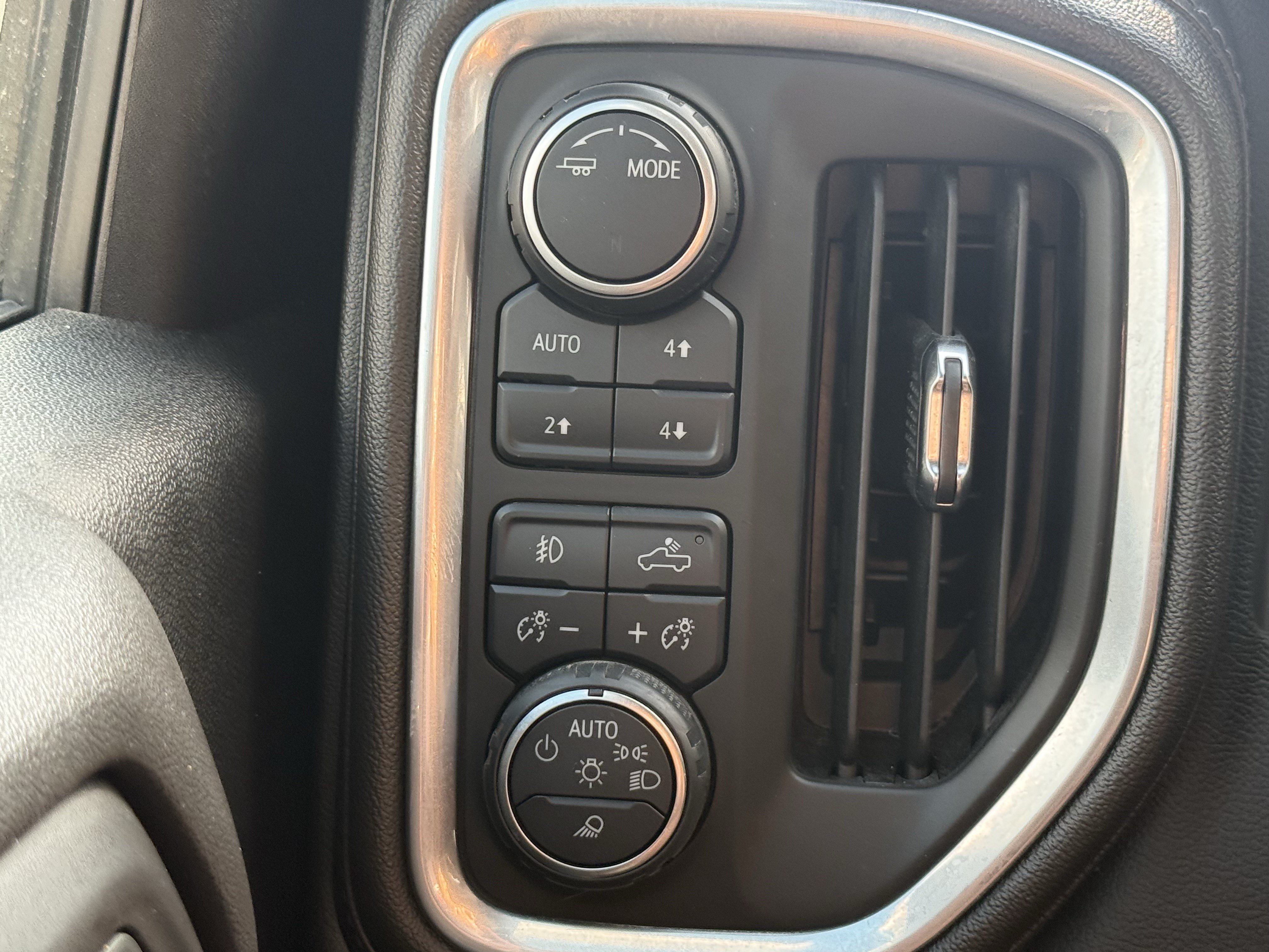 Used 2022 Chevrolet Silverado 2500 LT w/ Midnight Edition AWD/4WD image 25