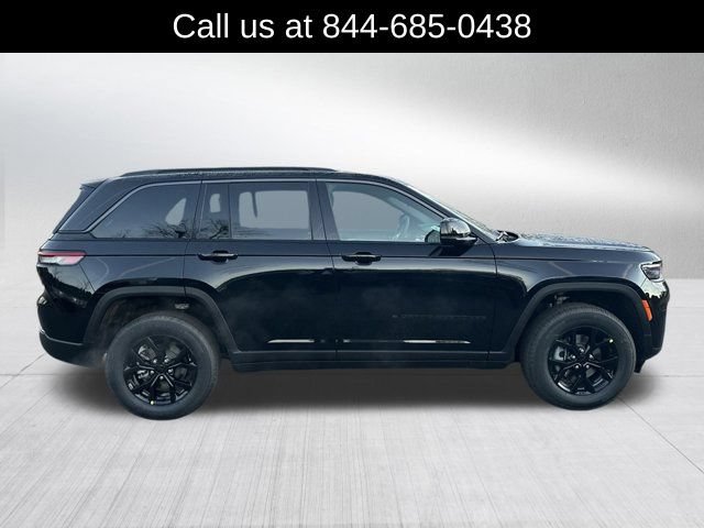 New 2026 Jeep Grand Cherokee Altitude RWD image 4