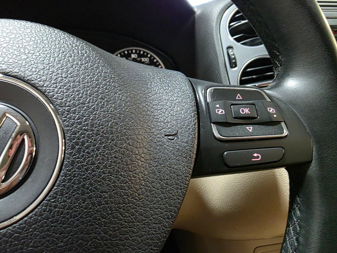 Used 2014 Volkswagen Tiguan SEL FWD image 30