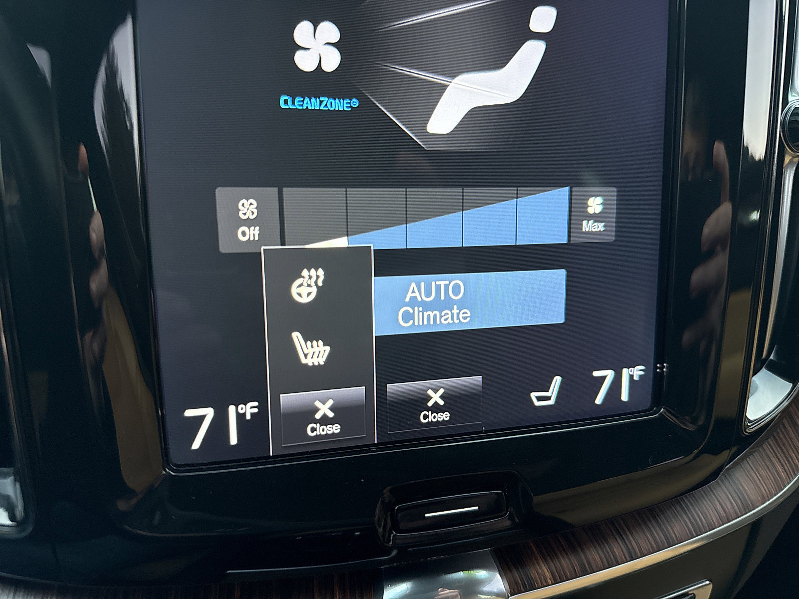 Used 2019 Volvo XC60 T5 Momentum w/ Multimedia Package AWD/4WD image 63