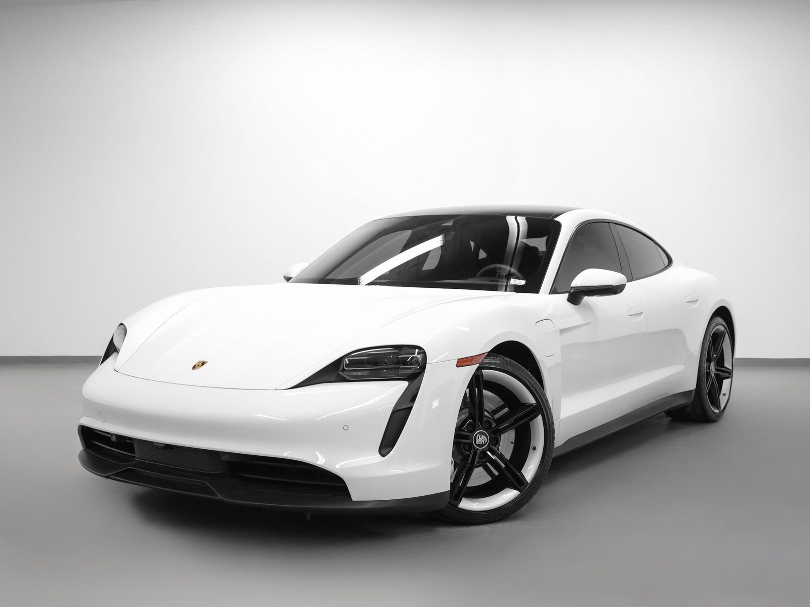 Certified 2022 Porsche Taycan image 6