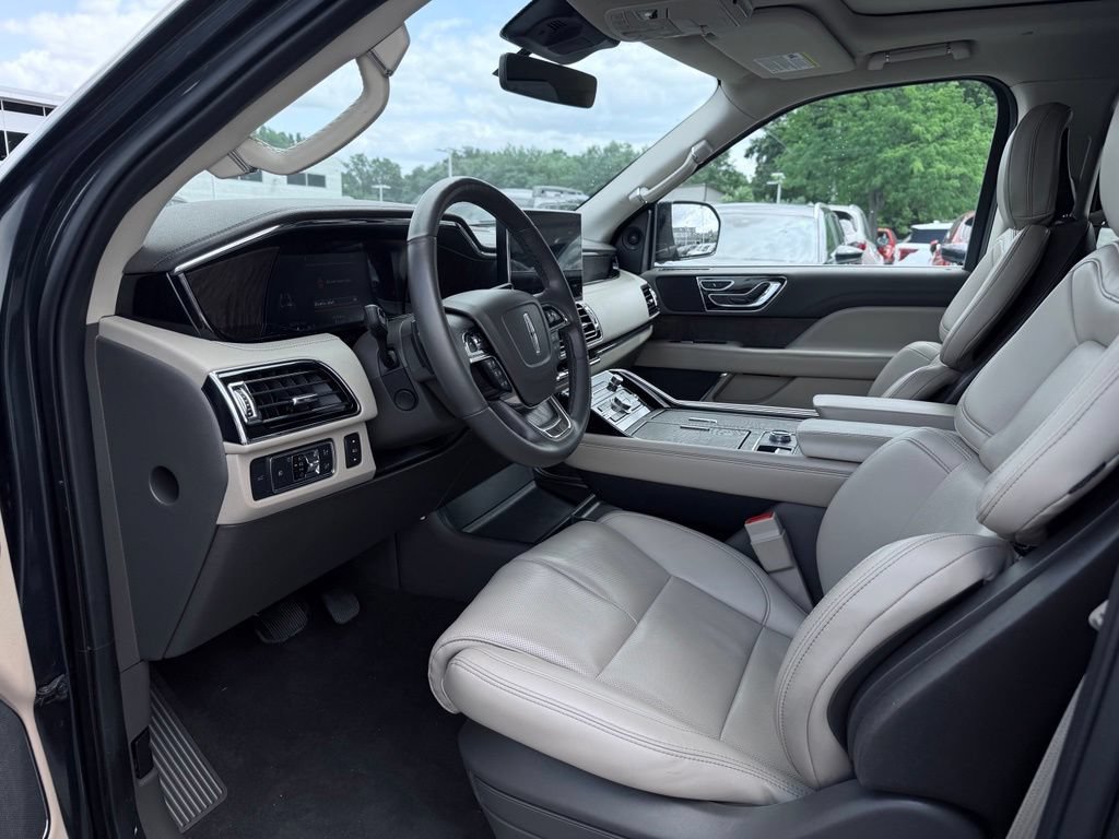 Used 2022 Lincoln Navigator 4WD image 24