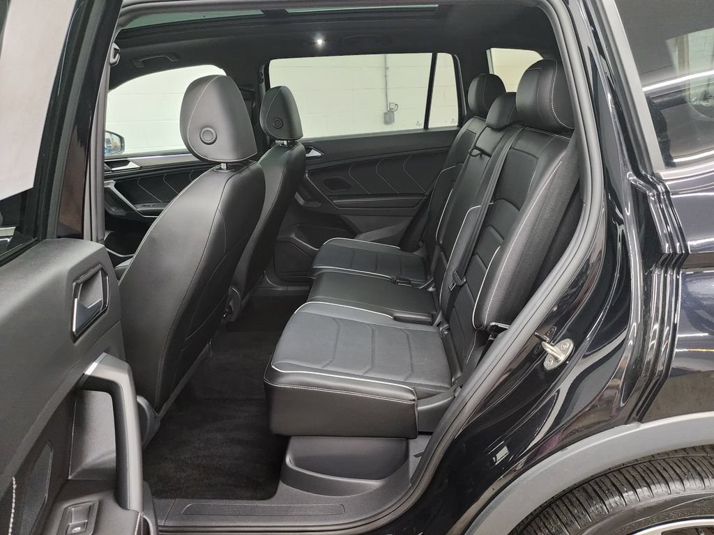 Used 2022 Volkswagen Tiguan SEL R-Line AWD/4WD image 28