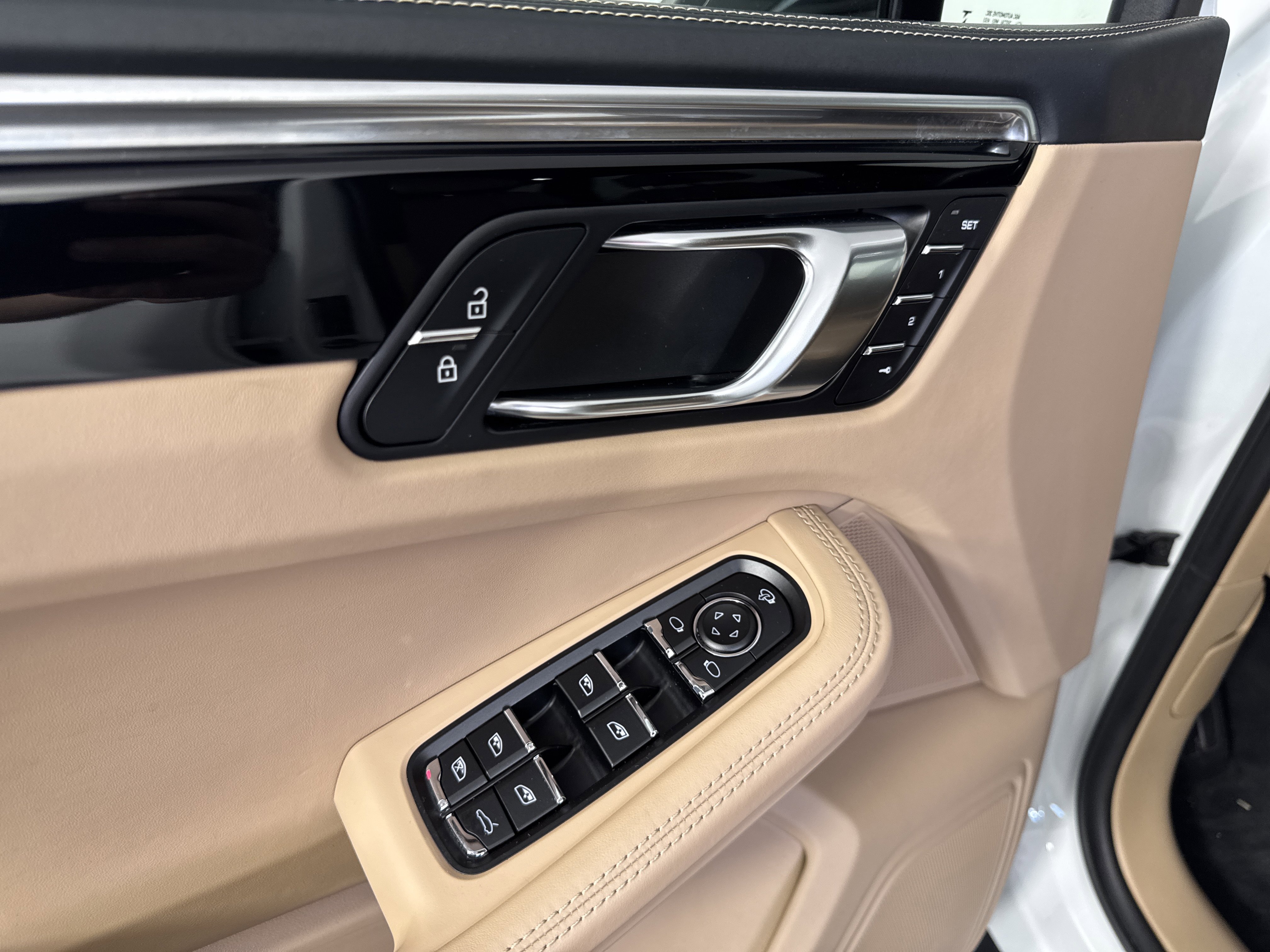 Used 2023 Porsche Macan Turbo image 16