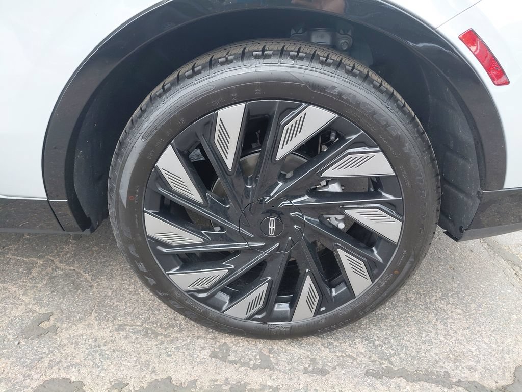 New 2026 Lincoln Nautilus Reserve w/ Jet Appearance Package AWD/4WD image 6