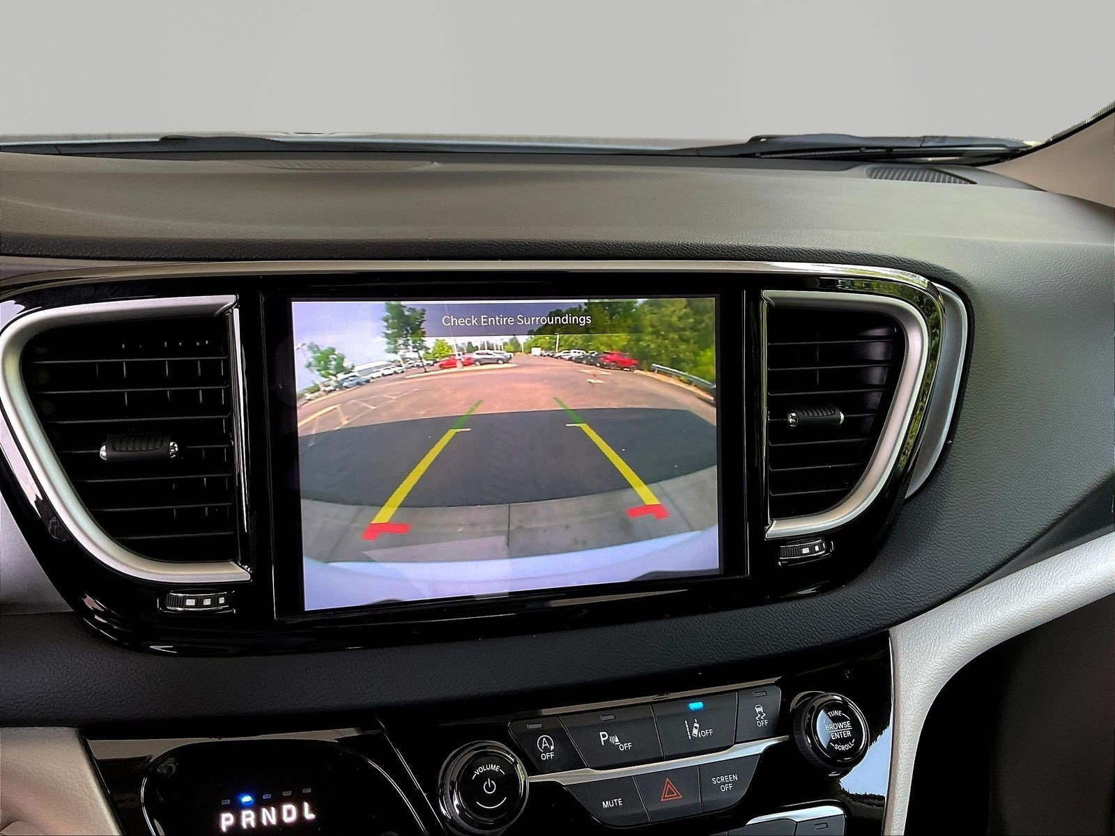 Used 2024 Chrysler Pacifica Touring-L FWD image 14