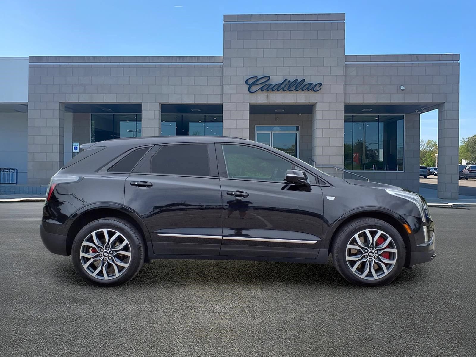 Used 2022 Cadillac XT5 Sportv w/ Platinum Package AWD/4WD image 4