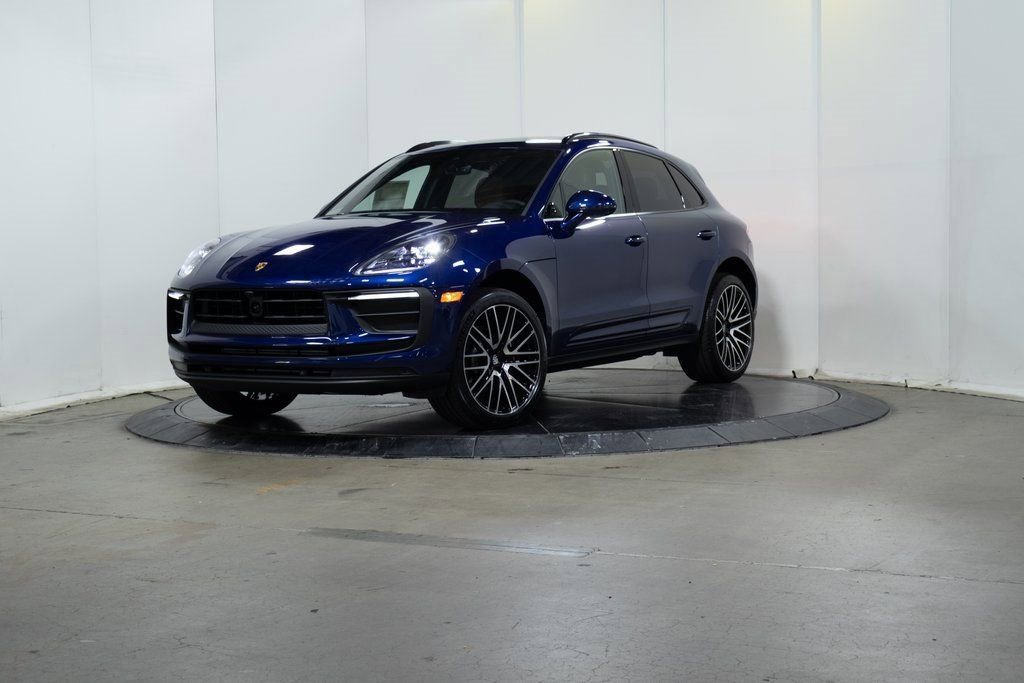 Certified 2025 Porsche Macan image 1