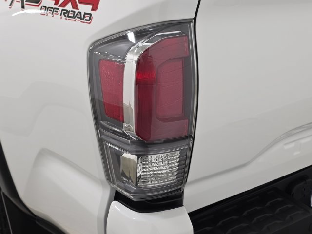 Used 2023 Toyota Tacoma TRD Off-Road w/ TRD Premium Off Road Package AWD/4WD image 29