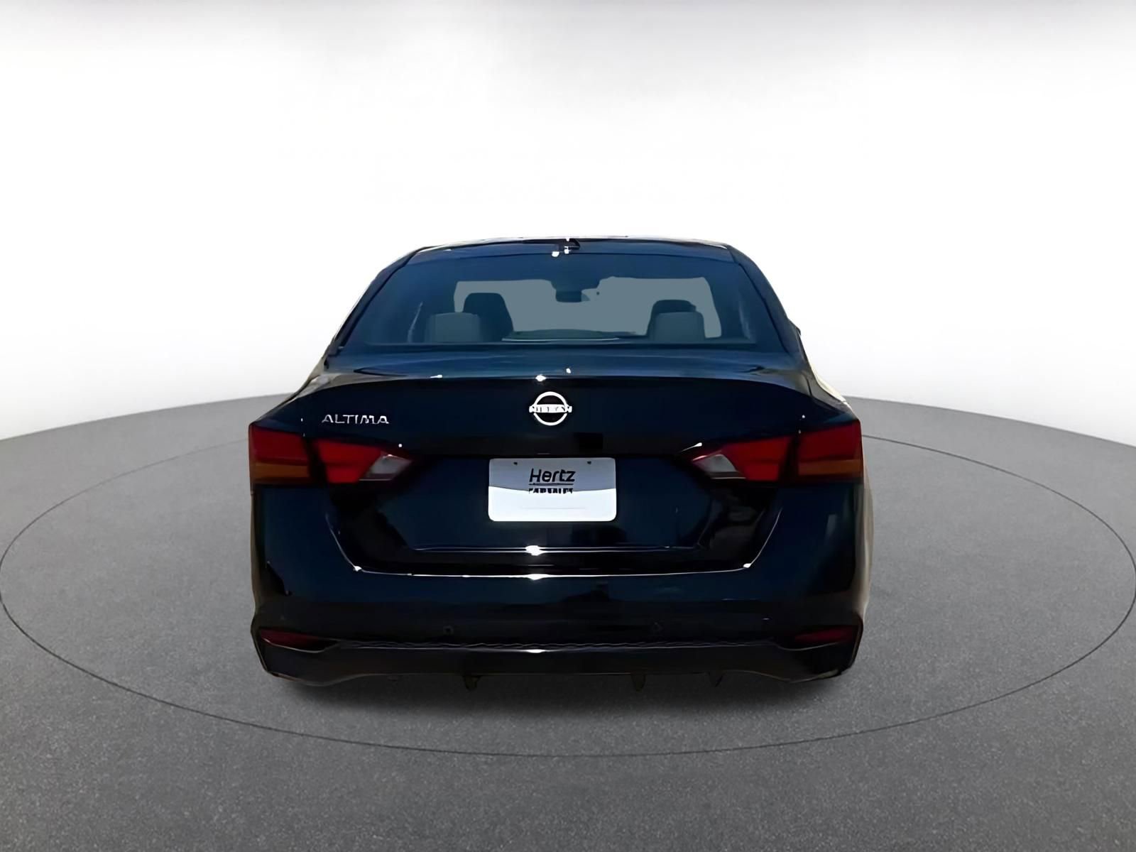 Used 2025 Nissan Altima 2.5 SV FWD image 12